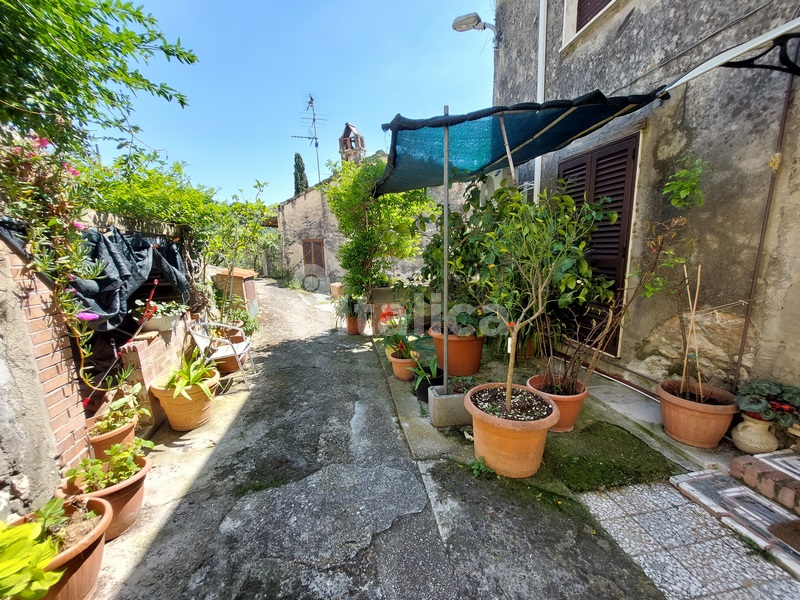 Casa di Borgo con Vista Mare e Uliveto – In Vendita