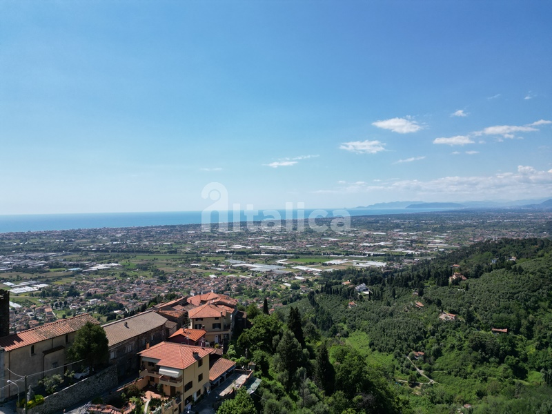 Casa di Borgo con Vista Mare e Uliveto – In Vendita