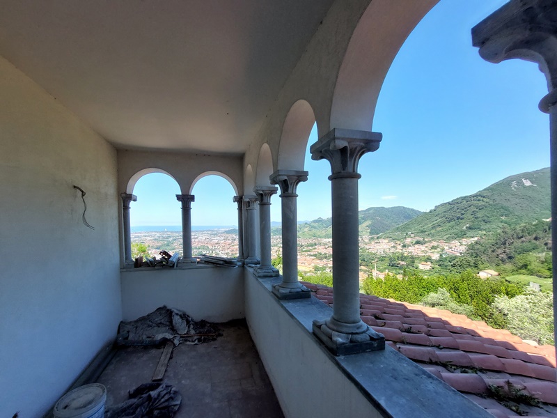 Unikátní Vila s Výhledem na Moře a Možností Rozšíření – Na Prodej