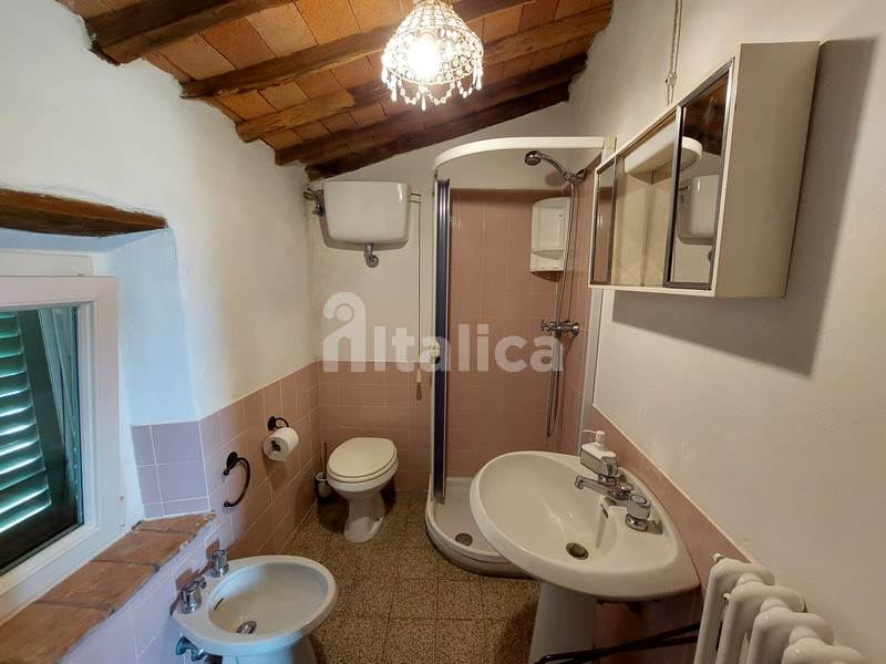 Casa in Pietra Ristrutturata con Vista Mare Mozzafiato – In Vendita vicino a Pieve a Elici