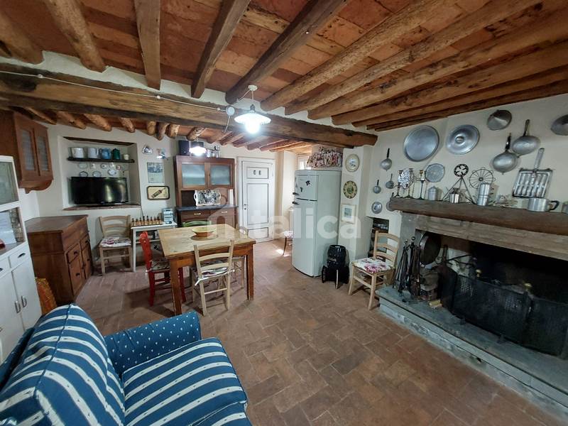 Casa in Pietra Ristrutturata con Vista Mare Mozzafiato – In Vendita vicino a Pieve a Elici