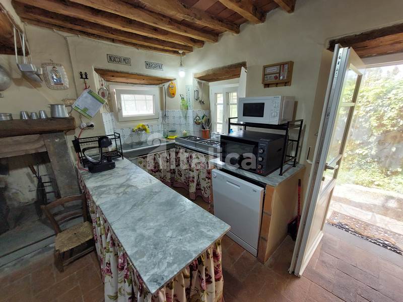 Casa in Pietra Ristrutturata con Vista Mare Mozzafiato – In Vendita vicino a Pieve a Elici