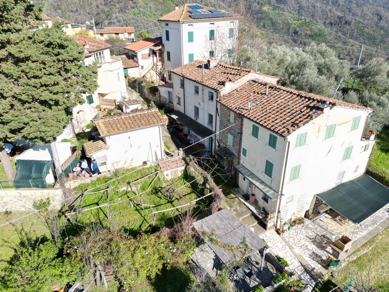 Casa con vista mare sopra Massarosa