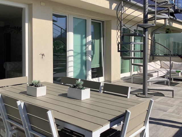 Luxury Top Floor Flat with Private Pool & Lake View – Lake Iseo