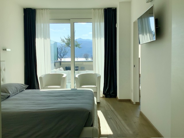 Luxury Top Floor Flat with Private Pool & Lake View – Lake Iseo
