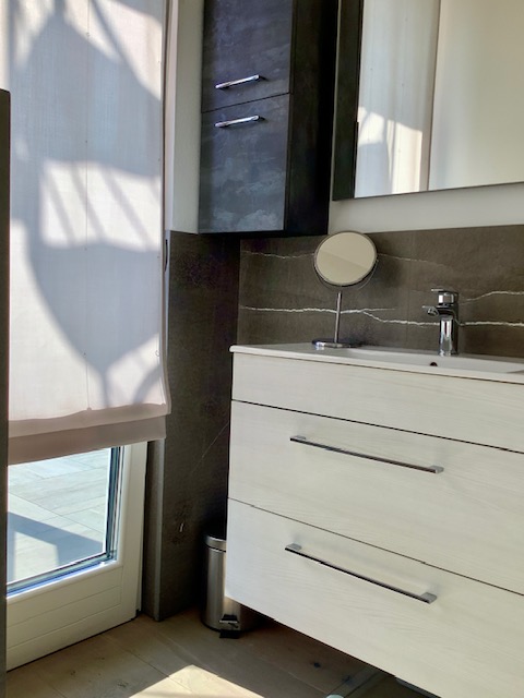 Luxury Top Floor Flat with Private Pool & Lake View – Lake Iseo