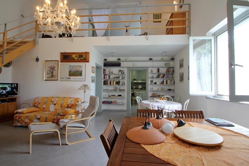 Casa Vacanze in Vendita Vicino ad Arezzo – Fascino Toscano e Privacy
