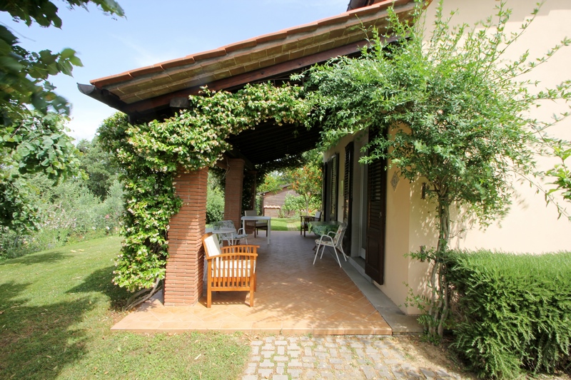 Casa Vacanze in Vendita Vicino ad Arezzo – Fascino Toscano e Privacy