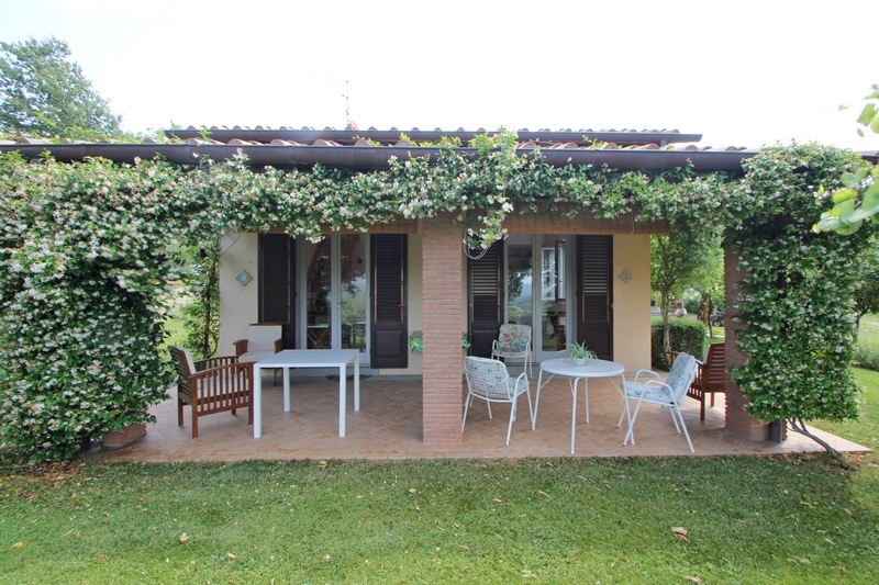 Casa Vacanze in Vendita Vicino ad Arezzo – Fascino Toscano e Privacy