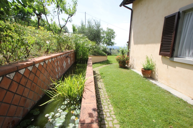 Casa Vacanze in Vendita Vicino ad Arezzo – Fascino Toscano e Privacy