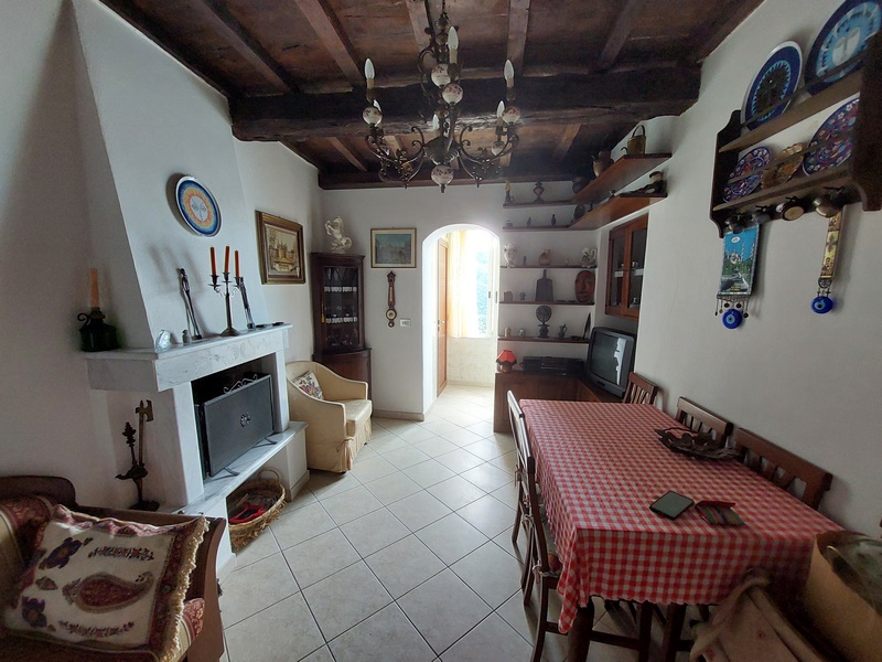 Flat for Sale in Fosdinovo – Historic Charm Near Malaspina Castle