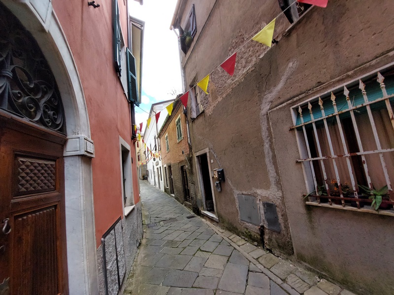 Flat for Sale in Fosdinovo – Historic Charm Near Malaspina Castle