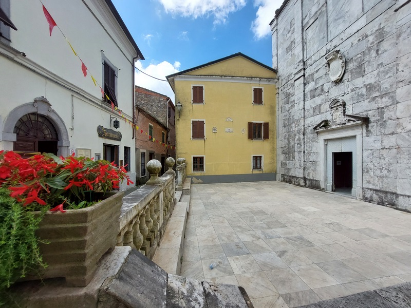 Flat for Sale in Fosdinovo – Historic Charm Near Malaspina Castle