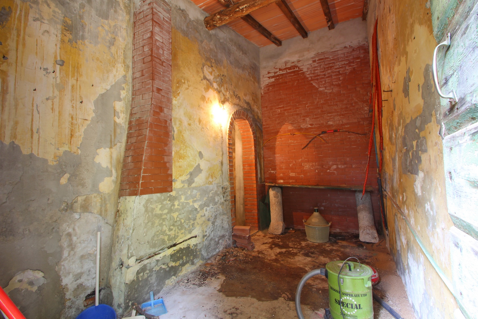 Historic House with Sea View Near Camaiore – Renovation Project