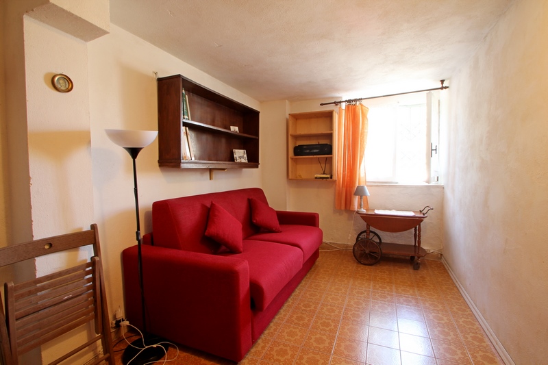 Flat for Sale Near Fosdinovo – Garden & Scenic Views