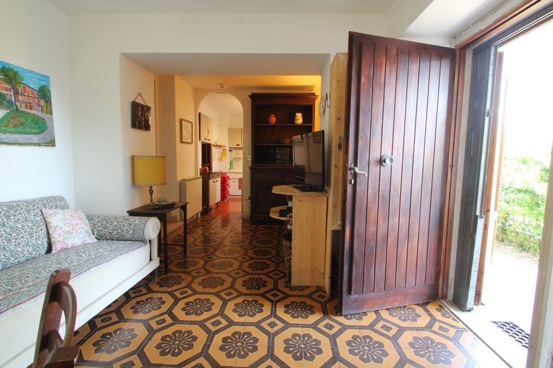 Flat for Sale Near Fosdinovo – Garden & Scenic Views