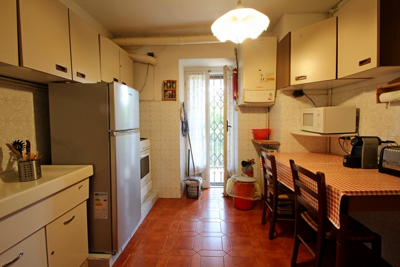 Flat for Sale Near Fosdinovo – Garden & Scenic Views