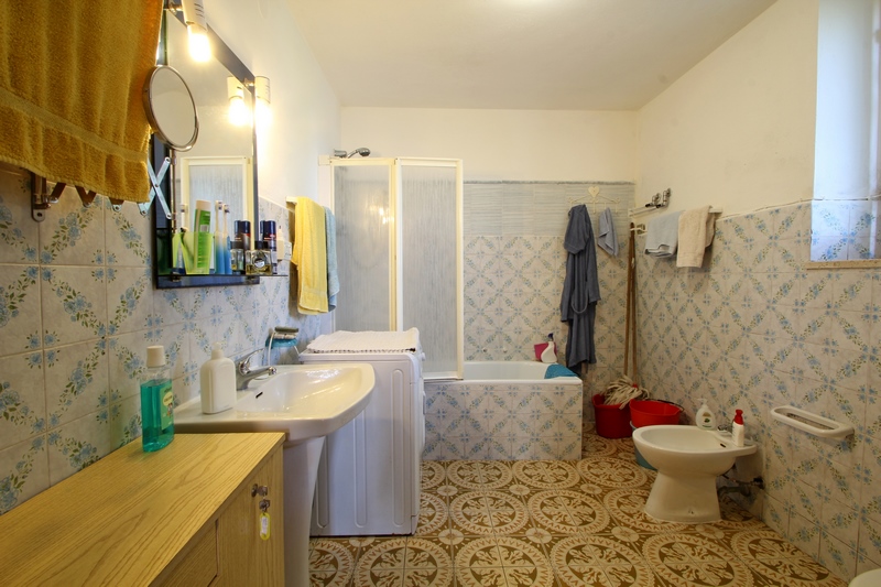 Flat for Sale Near Fosdinovo – Garden & Scenic Views