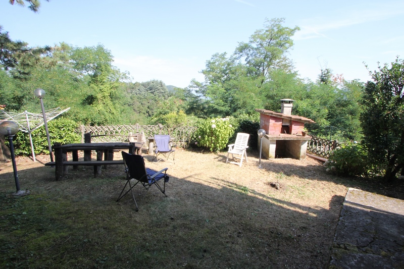 Flat for Sale Near Fosdinovo – Garden & Scenic Views