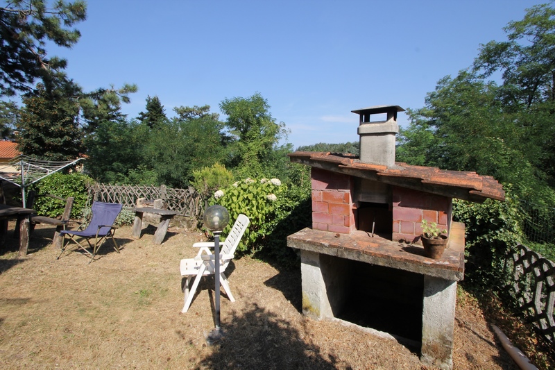 Flat for Sale Near Fosdinovo – Garden & Scenic Views
