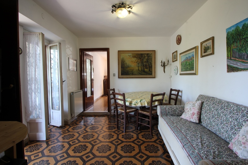 Flat for Sale Near Fosdinovo – Garden & Scenic Views