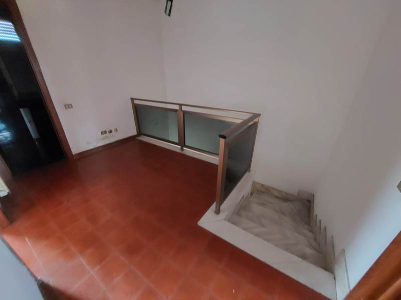 Casa Indipendente con Giardino e Garage a Massa