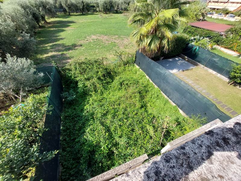 Casa Indipendente con Giardino e Garage a Massa