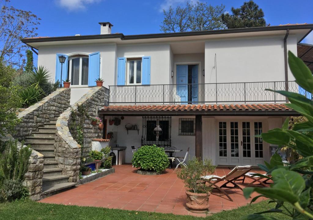 Sea-View Villa with Private Pool in Corsanico-Bargecchia, Tuscany