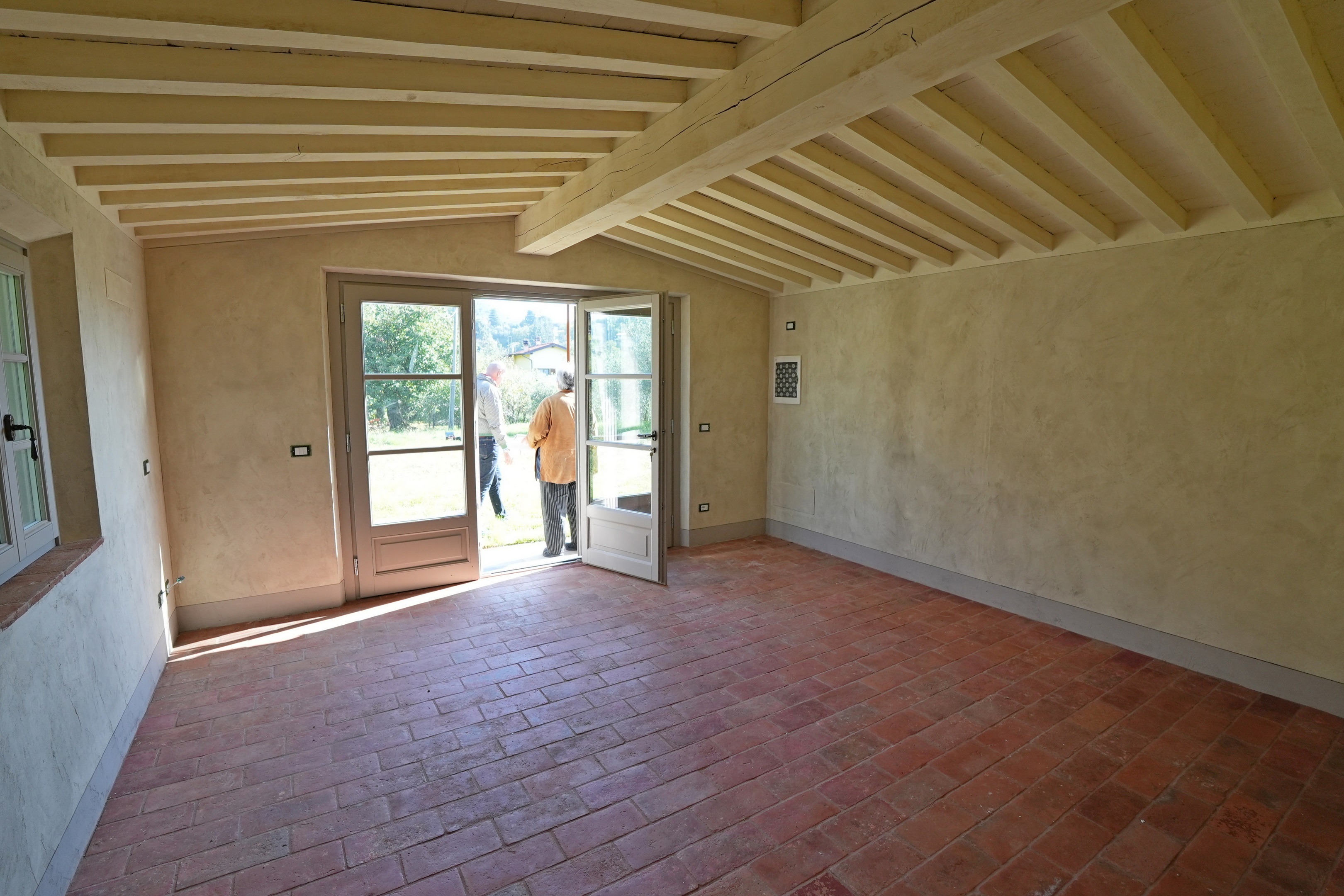 Charming Hilltop Retreat Near Pieve di Camaiore – Stunning Views & Rustic Elegance