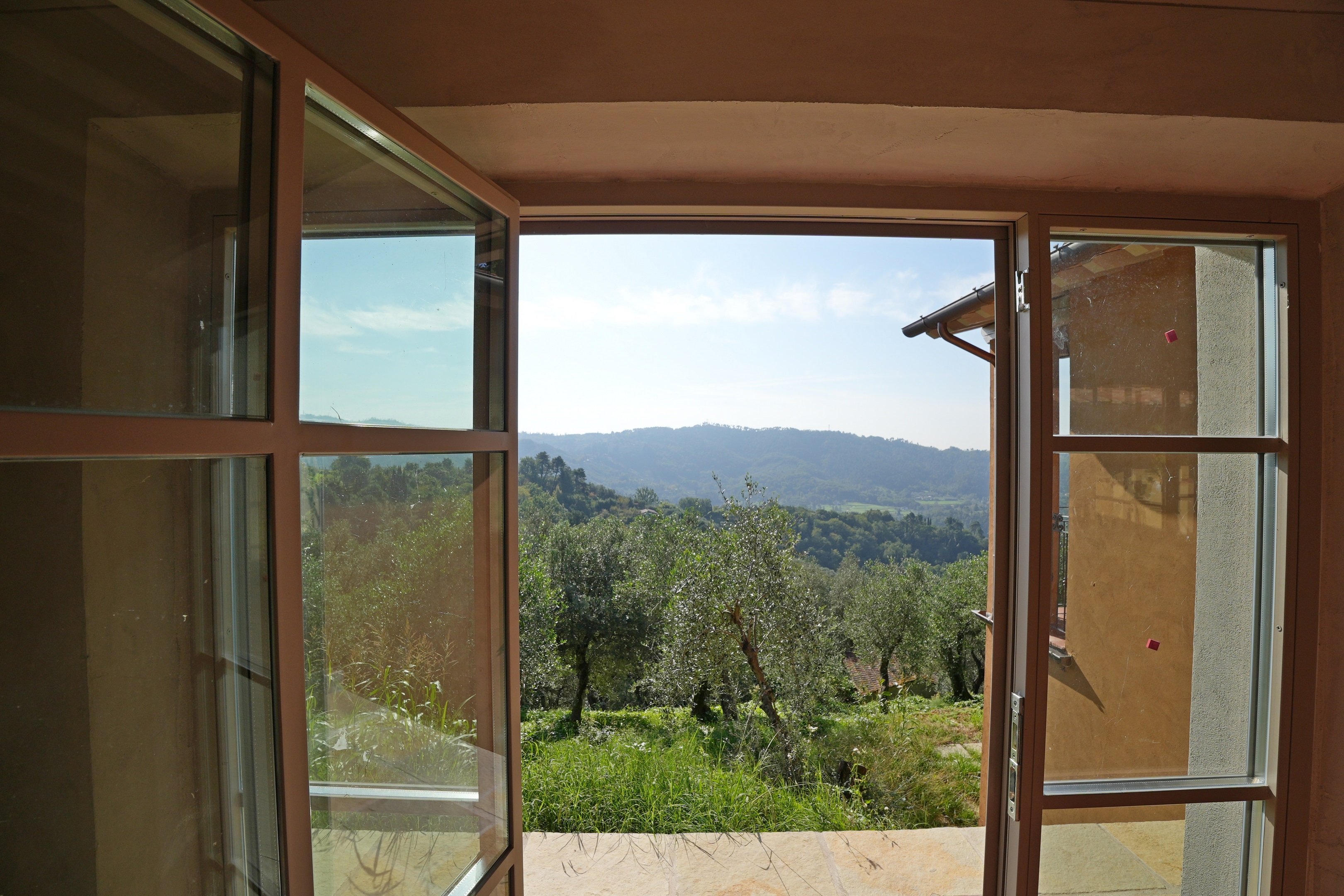 Charming Hilltop Retreat Near Pieve di Camaiore – Stunning Views & Rustic Elegance