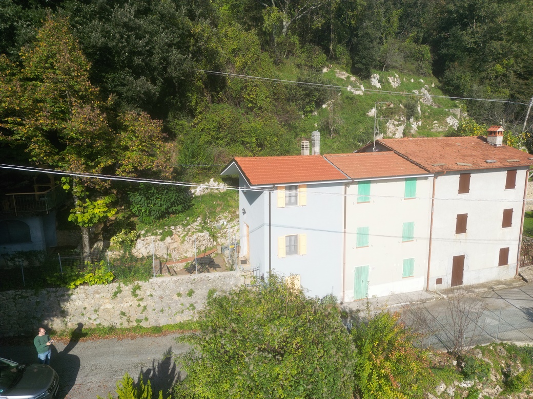 Charming Restored Stone House with Sea Views – Tranquil Village Retreat Near Camaiore