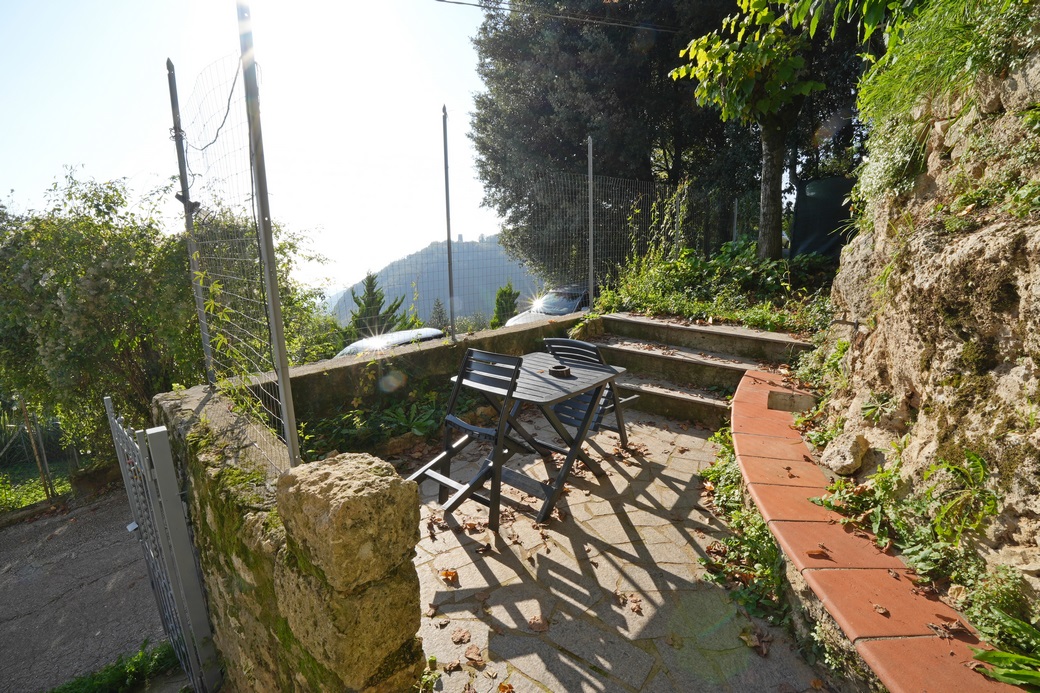 Charming Restored Stone House with Sea Views – Tranquil Village Retreat Near Camaiore