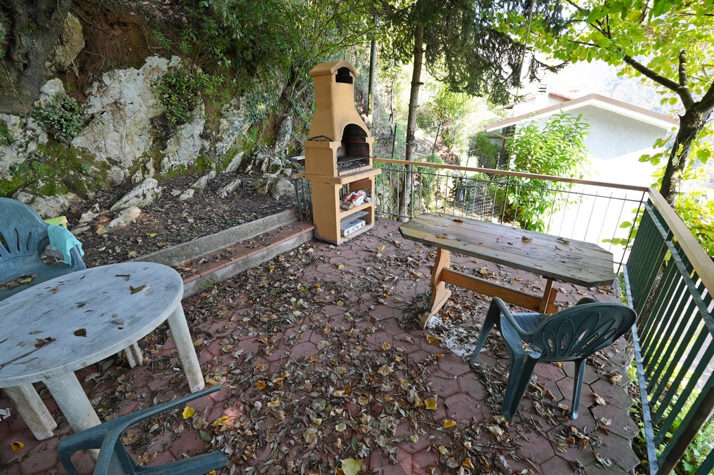 Charming Restored Stone House with Sea Views – Tranquil Village Retreat Near Camaiore