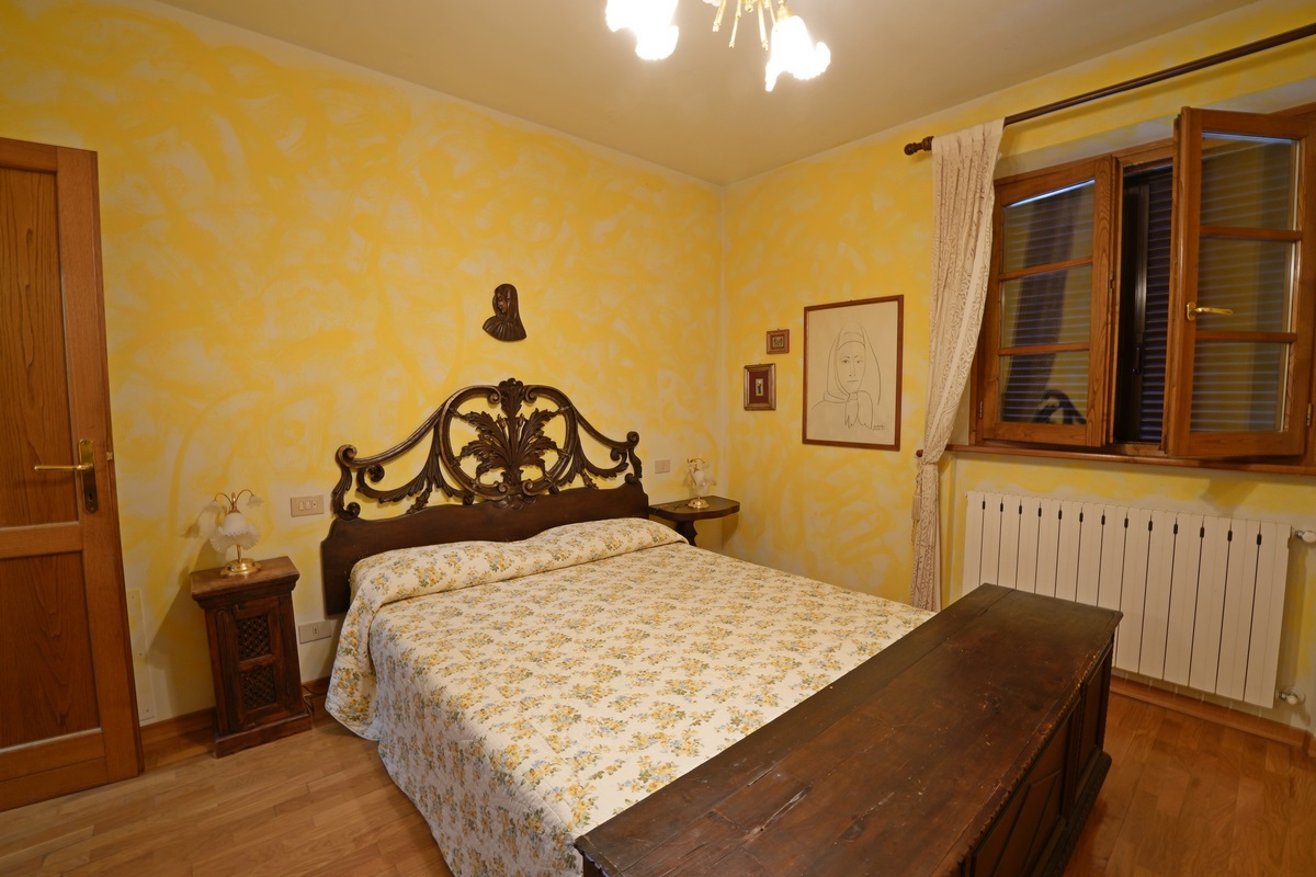 Spacious Home with Garden & Sea Views in Bargecchia, Tuscany
