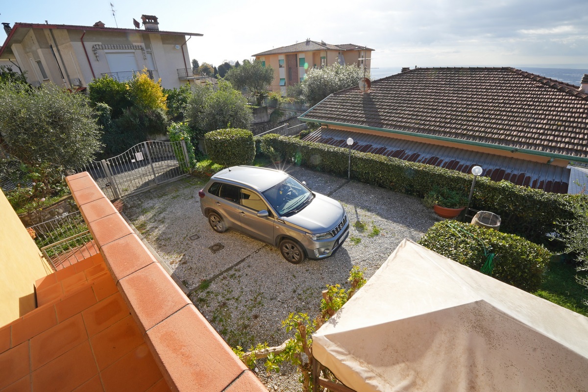 Spacious Home with Garden & Sea Views in Bargecchia, Tuscany