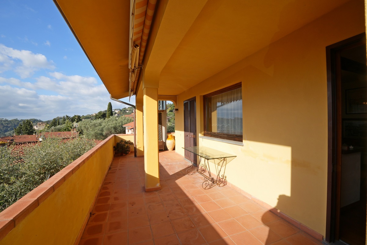 Spacious Home with Garden & Sea Views in Bargecchia, Tuscany