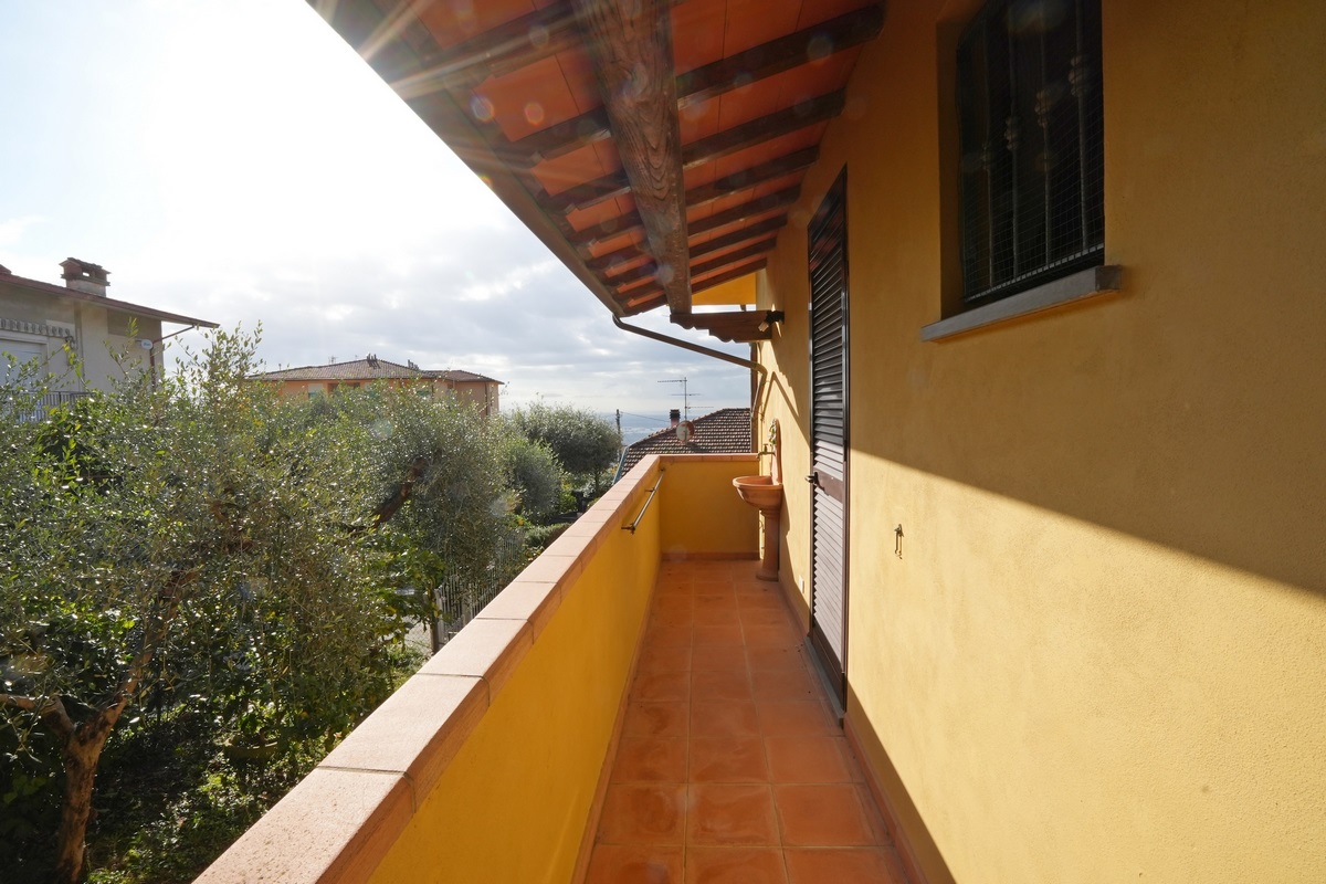 Spacious Home with Garden & Sea Views in Bargecchia, Tuscany