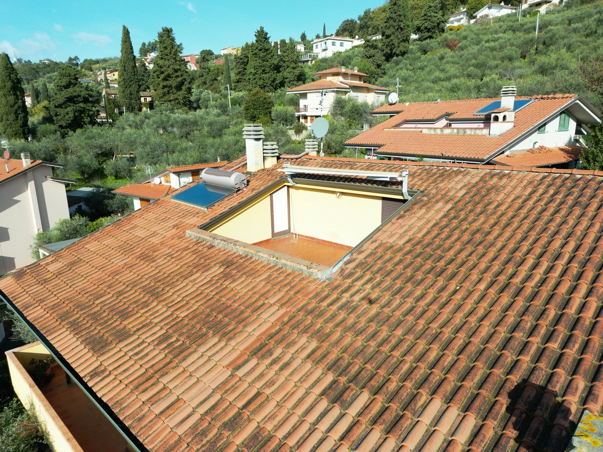 Spacious Home with Garden & Sea Views in Bargecchia, Tuscany