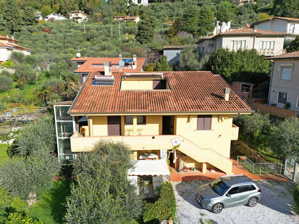Spacious Home with Garden & Sea Views in Bargecchia, Tuscany