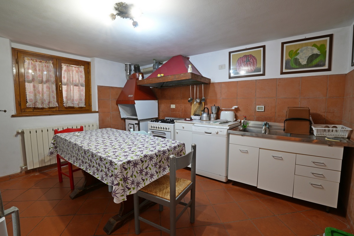 Spacious Home with Garden & Sea Views in Bargecchia, Tuscany