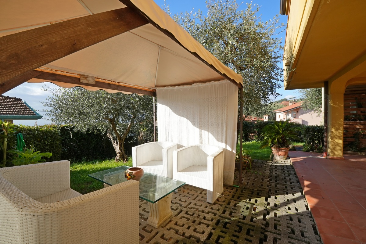 Spacious Home with Garden & Sea Views in Bargecchia, Tuscany