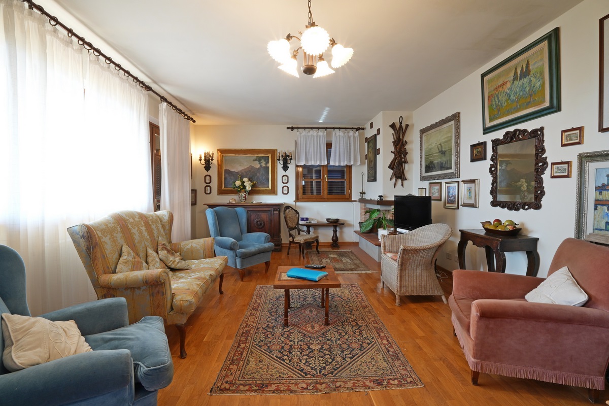 Spacious Home with Garden & Sea Views in Bargecchia, Tuscany