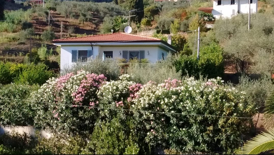 Renovated 70s House with Garden & Sea View in Bargecchia