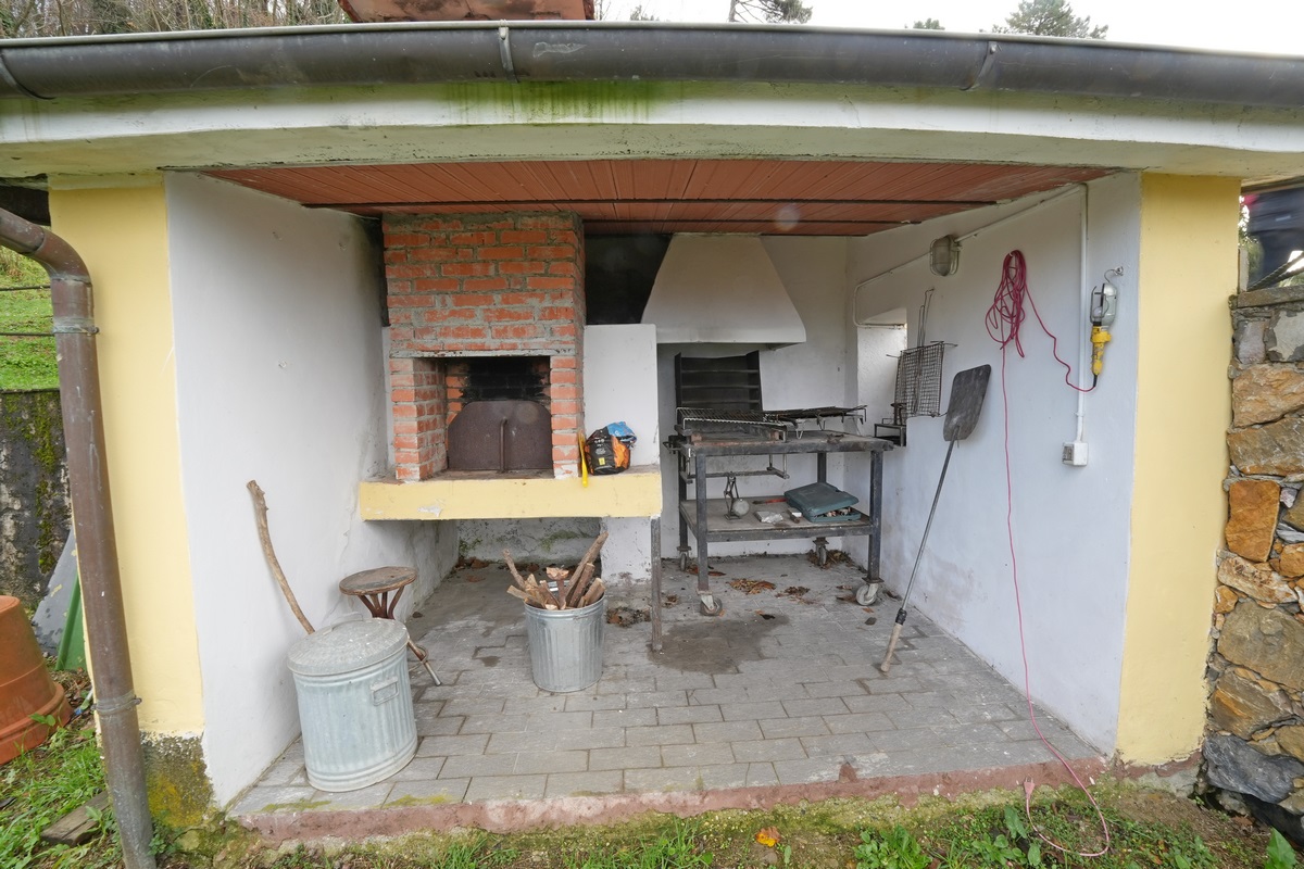 3 Zrekonstruované domy s výhledem na moře & bazénem u Sarzany