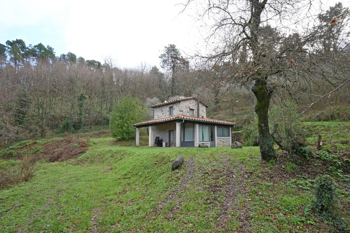 3 Zrekonstruované domy s výhledem na moře & bazénem u Sarzany