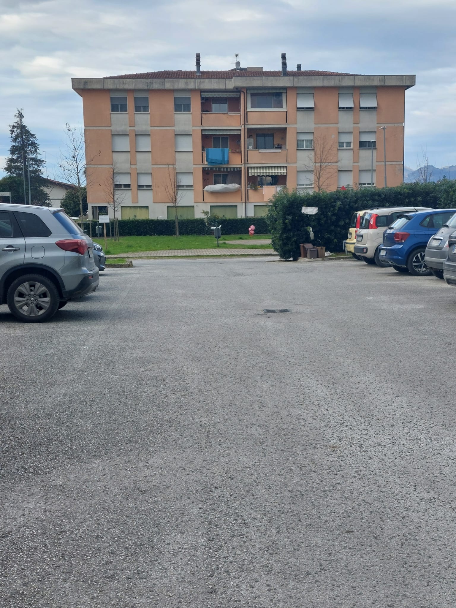 Appartamento Ristrutturato con 3 Camere Vicino alla Spiaggia a Montignoso