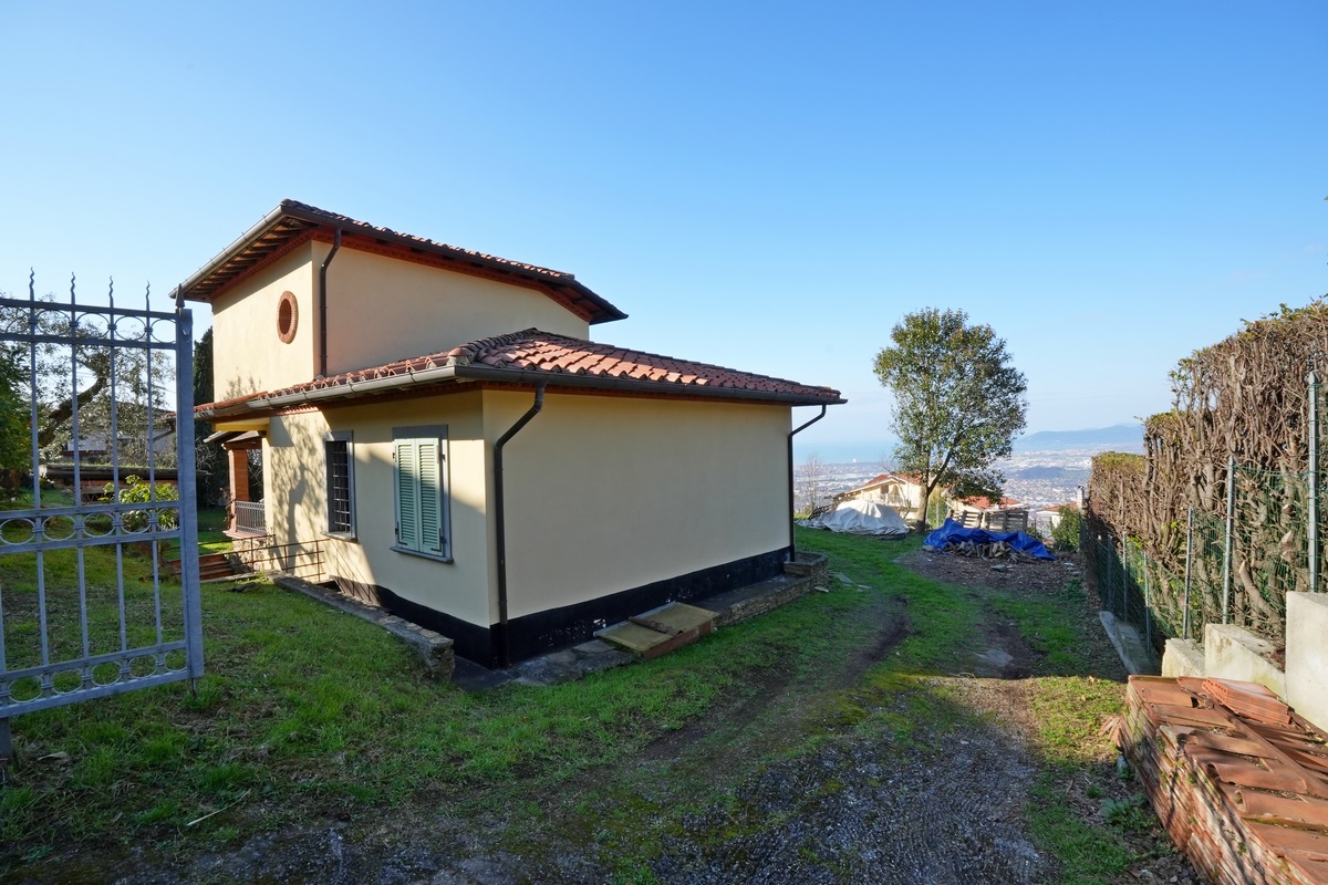 Charming Hillside Home with Sea Views Near San Carlo Therme