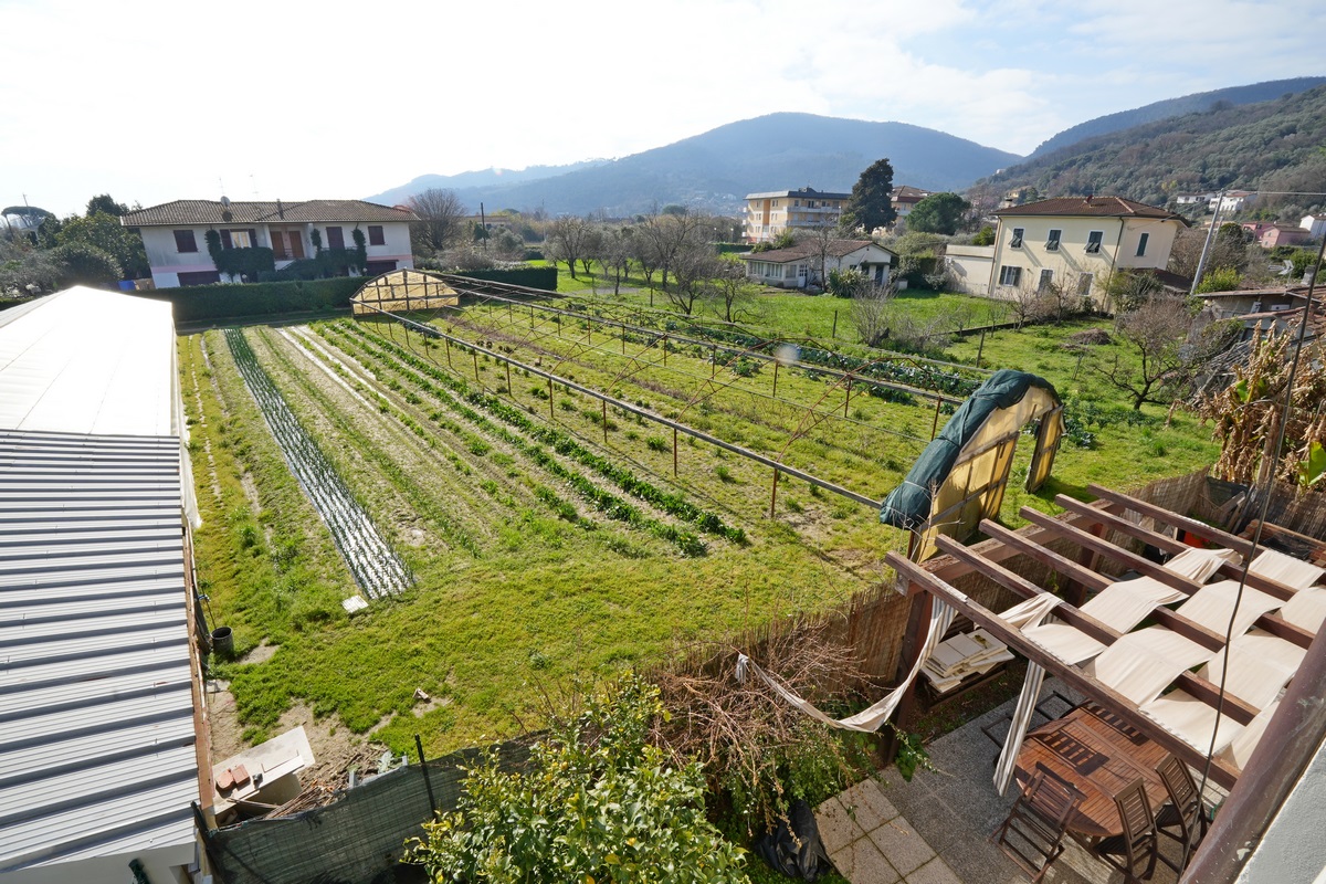 Appartamento in casa con due unita a Ameglia - Sarzana