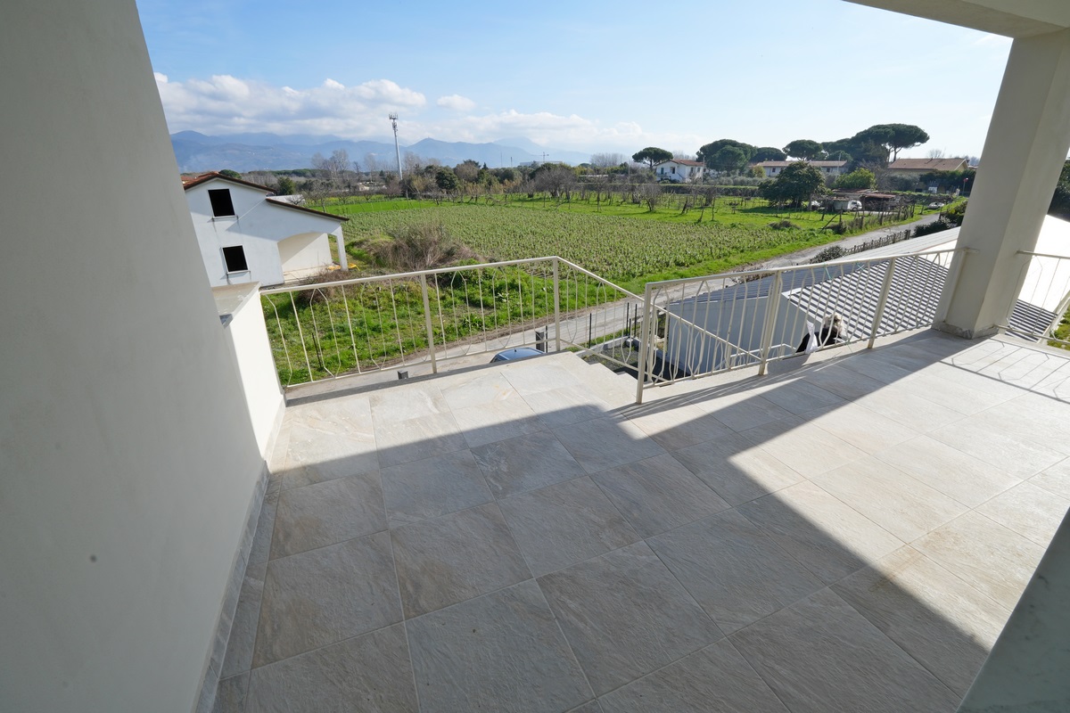 Appartamento in casa con due unita a Ameglia - Sarzana