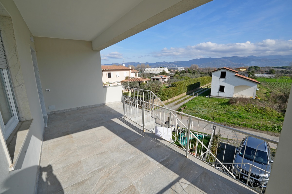 Appartamento in casa con due unita a Ameglia - Sarzana